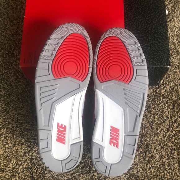 Air Jordan 3 Retro - Picture 2 of 2